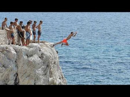 Risky jumps from France’s Marseille corniche rise in popularity Risky jumps from France’s Marseille corniche rise in popularity
