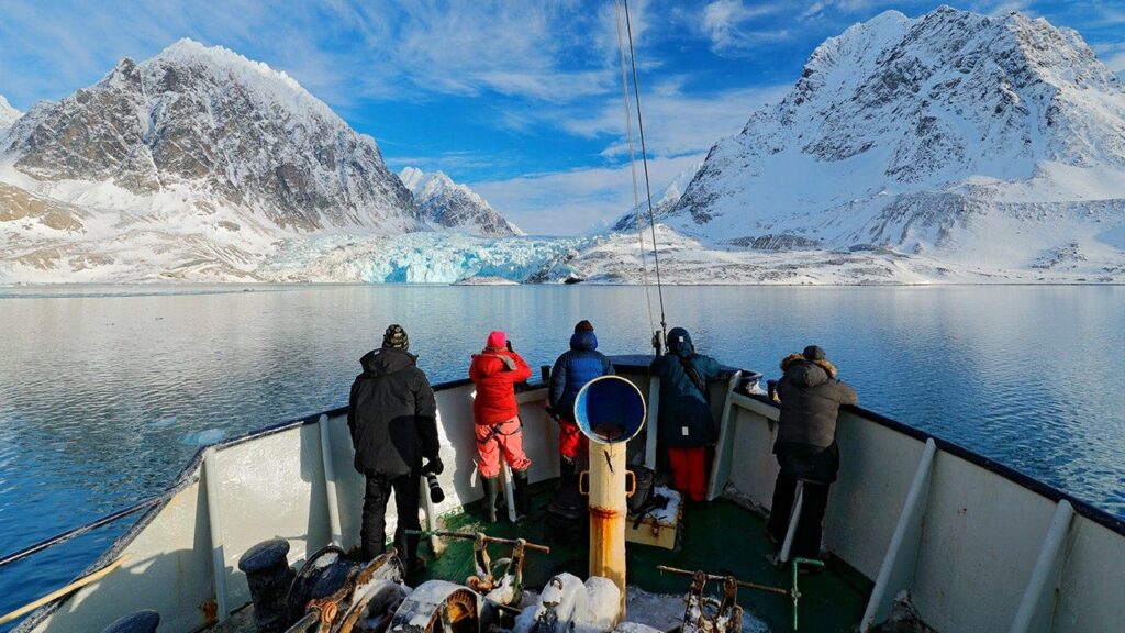 Boater’s stunt to awaken sleeping polar bear backfires after brazen horn blast