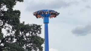Jury awards teens 0K after Oregon amusement park ride left them hanging upside down: report