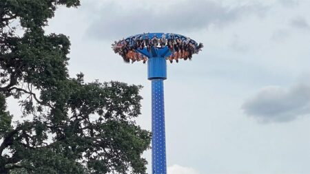 Jury awards teens 0K after Oregon amusement park ride left them hanging upside down: report