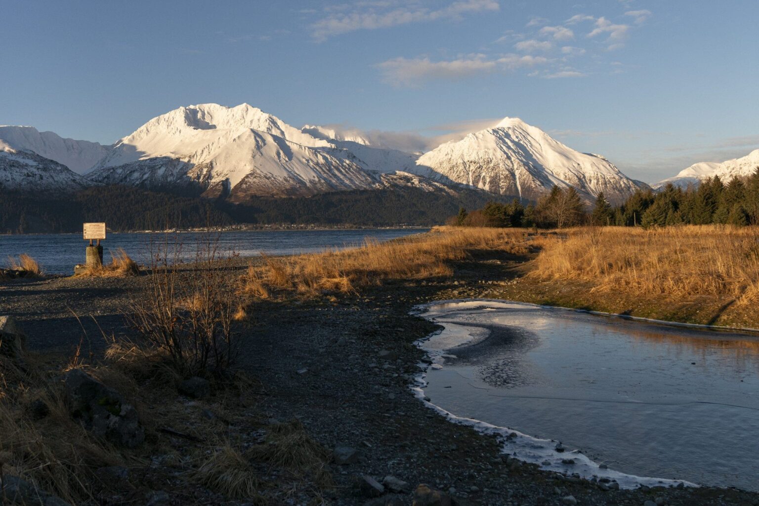 Charter plane crashes near remote radar site in western Alaska, killing all 8 aboard
