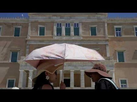 Hats on, shades on: Tourists in Greece better prepared for sun and heat risks