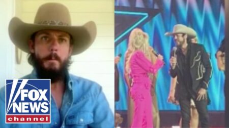 Country STAR honors Dolly Parton’s legacy