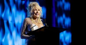 Mississippi Mayor Sparks Debate Over Lowering U.S. Flag for Dolly Parton After Her Death at 80