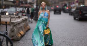 Muumuu Dresses Are the Unexpectedly Chic, Flattering Staple Rich Moms Are Grabbing ASAP Muumuu Dresses Are the Unexpectedly Chic, Flattering Staple Rich Moms Are Grabbing ASAP