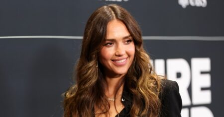 Jessica Alba’s Hack to Instantly Elevate Sweats Is This Rich-Looking, Cali-Cool Bag Style