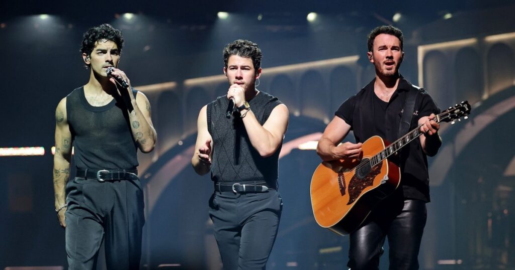 Jonas Brothers Will Headline NFL’s Halftime Show During 49ers vs. Rams Game in Australia Jonas Brothers Will Headline NFL’s Halftime Show During 49ers vs. Rams Game in Australia