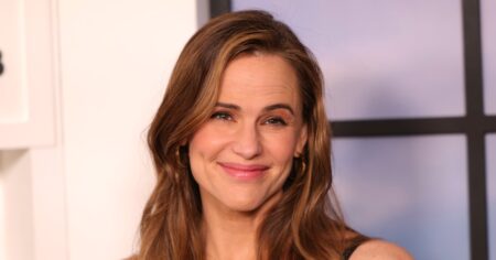 Jennifer Garner Wore This Sleek, Flattering Denim Style With Her Go-To Sneakers for Date Night