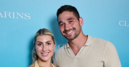 Pros Alan Bersten and Emma Slater Share Sweet Kiss Onstage at ‘DWTS’ Con