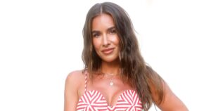 Jessie James Decker Explains Decision to Remove ‘Very Large’ Breast Implants: ‘Natural Girl Era’ Jessie James Decker Explains Decision to Remove ‘Very Large’ Breast Implants: ‘Natural Girl Era’
