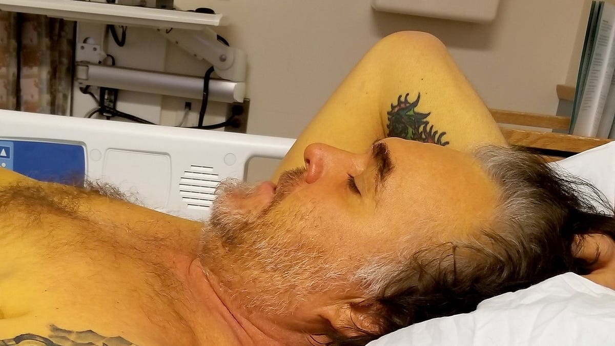 Scott Spiezio with jaundice in the hospital