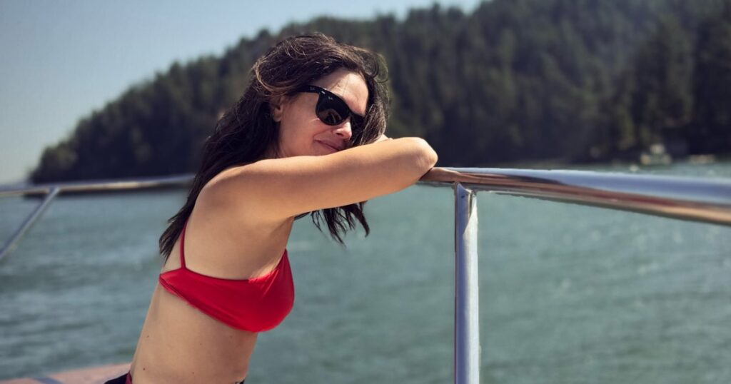 ‘The O.C.’ Alum Rachel Bilson Sizzles in Red Bikini During Summer Vacation: ‘I Live Here Now’ ‘The O.C.’ Alum Rachel Bilson Sizzles in Red Bikini During Summer Vacation: ‘I Live Here Now’