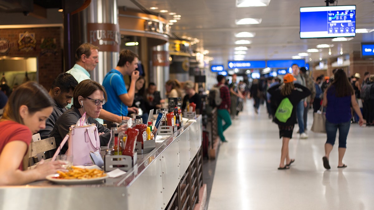 Phoenix airport dining