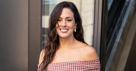 Ashley Graham Stuns in a Luxe-Looking One-Piece Swimsuit — This ‘Slimming’ Pick Is Nearly Identical Ashley Graham Stuns in a Luxe-Looking One-Piece Swimsuit — This ‘Slimming’ Pick Is Nearly Identical