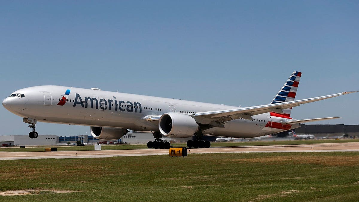 American Airlines Boeing 737-800 plane makes landing