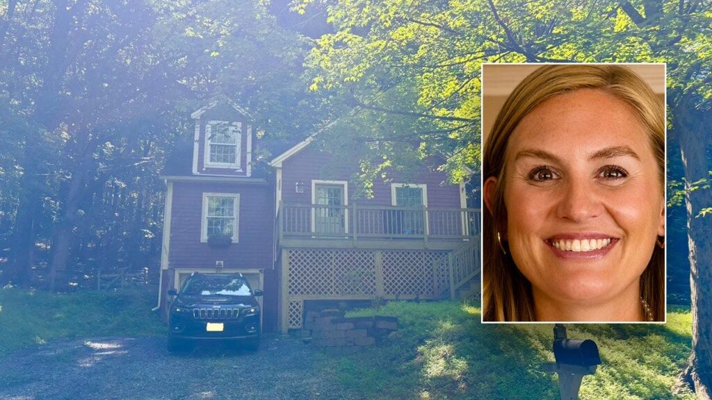 Slain NJ mom Brooke Hanlon’s family backs investigators two months after her stabbing death Slain NJ mom Brooke Hanlon’s family backs investigators two months after her stabbing death