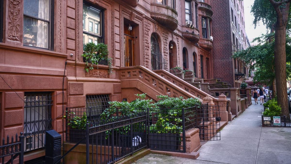brownstone apartments in manhattan