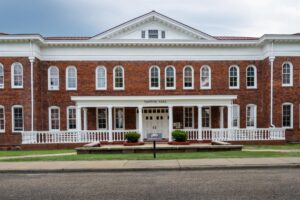 Alabama’s Tuskegee University demands students wear business suits, bans certain headwear in controversial new dress code Alabama’s Tuskegee University demands students wear business suits, bans certain headwear in controversial new dress code