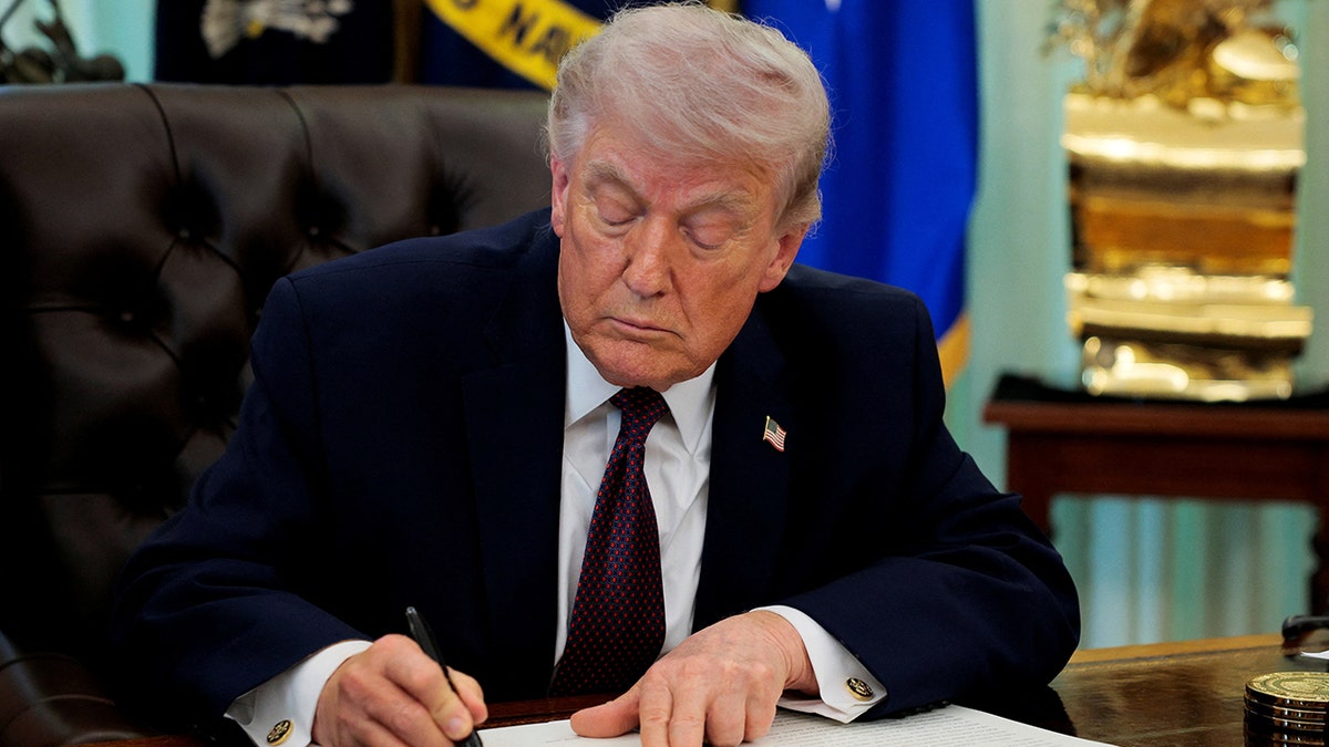 Donald Trump signs Voter Database Executive Order