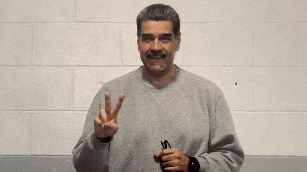 Nicolás Maduro flashes peace signs in first prison photos since US capture in Caracas Nicolás Maduro flashes peace signs in first prison photos since US capture in Caracas