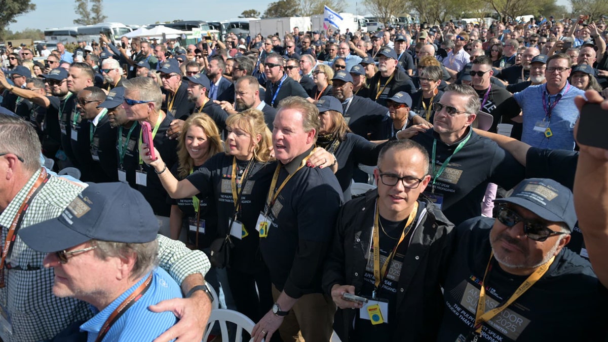 1,000 evangelical pastors and influencers visit Israel on a mission of support.