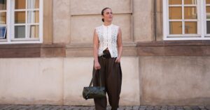 Forget Wide-Leg Pants — Pleated Trousers Are the New ‘It’ Style Taking Over Rich Mom Closets