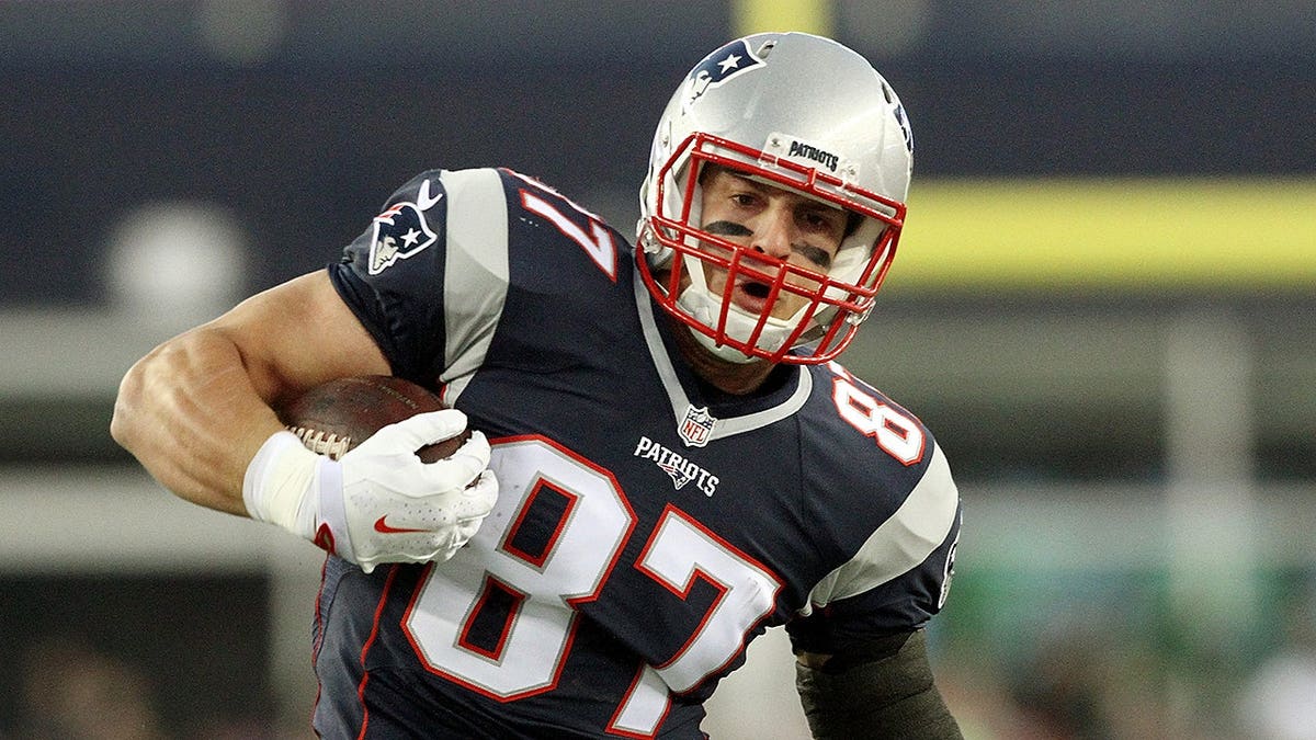 Rob Gronkowski runs with the ball after a catch during an AFC divisional playoff game.