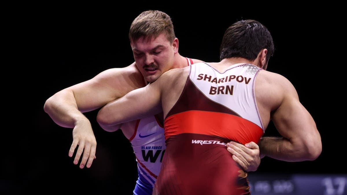 Shamil Magomed A Sharipov and Wyatt Avery Hendrickson compete in a wrestling match.
