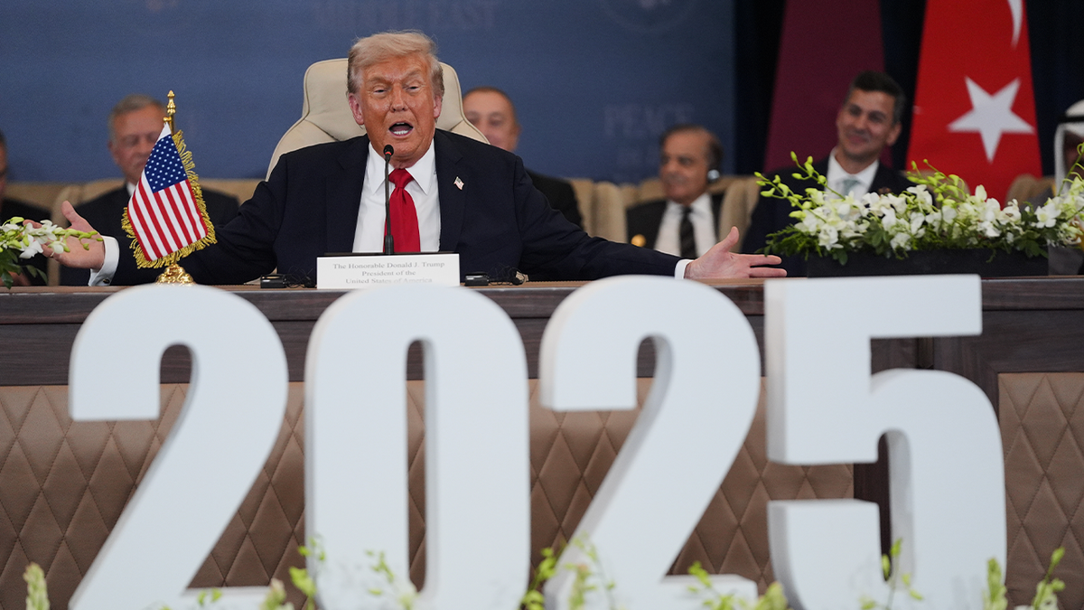 trump at middle east peace summit