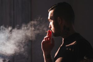 Smoking is making you lonely: study Smoking is making you lonely: study