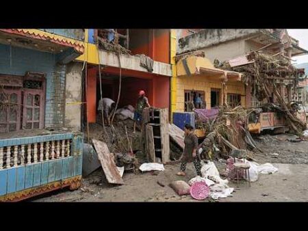 Number of missing in Nepal floods rises to nearly 3,000 as UNICEF says 17,000 children need aid