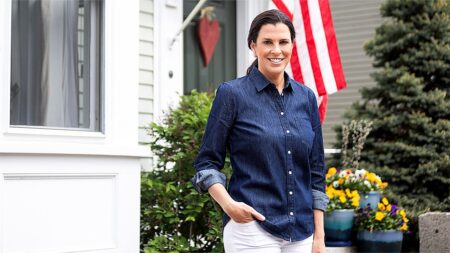 Senator’s daughter wins Democratic nod in closely watched race to replace outgoing Dem incumbent Senator’s daughter wins Democratic nod in closely watched race to replace outgoing Dem incumbent