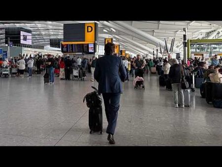UK airports face more disruption after air traffic control glitch with 250 flights axed