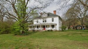 4 shot inside North Carolina home, 2 killed as police identify person of interest