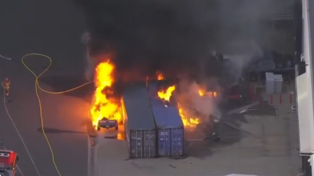 3 dead, 1 hospitalized after news helicopter crashes in Los Angeles commercial area