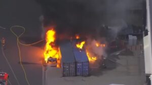 3 dead, 1 hospitalized after news helicopter crashes in Los Angeles commercial area 3 dead, 1 hospitalized after news helicopter crashes in Los Angeles commercial area