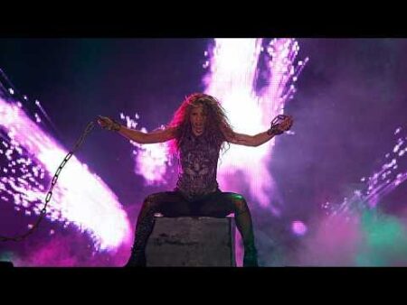 Shakira returns to Spain in fire, tears and ‘Waka Waka’