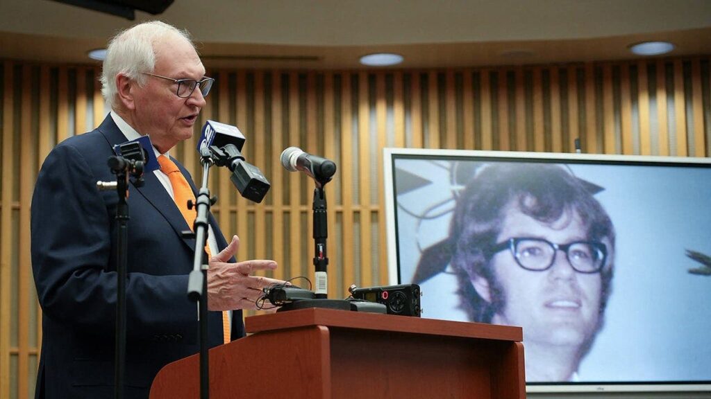 Tylenol murders mystery deepens after sheriff’s office solves decades-old ‘Unknown Wanderer’ cold case Tylenol murders mystery deepens after sheriff’s office solves decades-old ‘Unknown Wanderer’ cold case