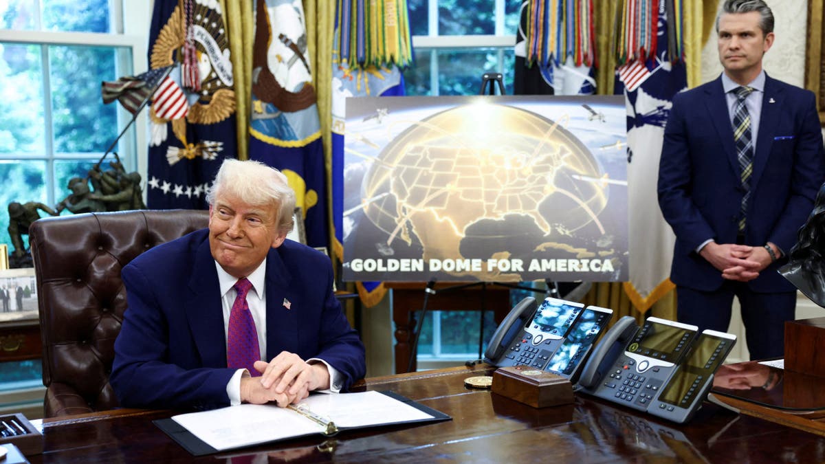 U.S. President Donald Trump makes an announcement regarding the Golden Dome missile defense shield next to U.S. Defense Secretary Pete Hegseth in the Oval Office of the White House in Washington, D.C., U.S., May 20, 2025. REUTERS/Kevin Lamarque TPX IMAGES OF THE DAY