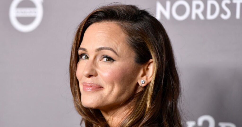 Just In! Jennifer Garner Found the Sleekest, Richest-Looking Fall Sneakers — Copy the Look for 