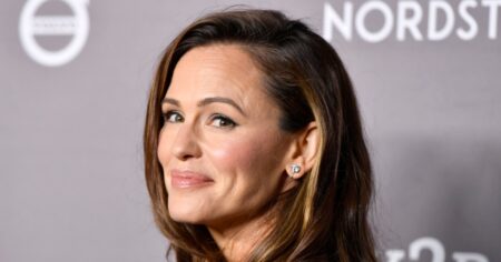 Just In! Jennifer Garner Found the Sleekest, Richest-Looking Fall Sneakers — Copy the Look for 