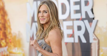 Jennifer Aniston’s Chocolate-Brown Crossbody Is the Rich-Looking Bag Color Made for Fall — Get the Look for 