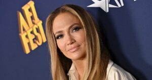 Jennifer Lopez’s Ultra-Wide-Leg Denim Style Makes Your Waist Appear Slimmer Effortlessly Jennifer Lopez’s Ultra-Wide-Leg Denim Style Makes Your Waist Appear Slimmer Effortlessly