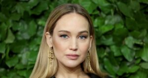 Jennifer Lawrence Wore This Casual-Cool ‘Slipper’ Shoe With Jeans — And Honestly, We’re Sold on the Comfy Look Jennifer Lawrence Wore This Casual-Cool ‘Slipper’ Shoe With Jeans — And Honestly, We’re Sold on the Comfy Look
