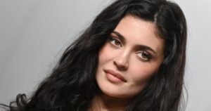 Kylie Jenner Uses This  Clear Eyebrow Gel for Perfectly Fluffy, Sculpted Brows