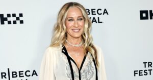 Sarah Jessica Parker Can’t Live Without Lip Gloss — And She Swears by This  Drugstore Pick