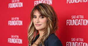 Penélope Cruz Wore the Two-Toned Flats Style That Makes Any Outfit Look Rich-Rich — Only Penélope Cruz Wore the Two-Toned Flats Style That Makes Any Outfit Look Rich-Rich — Only