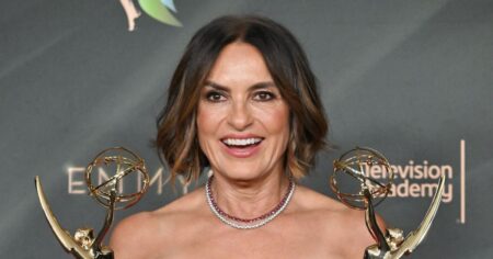 Mariska Hargitay Gives Emotional Emmys Acceptance Speech for ‘My Mom Jayne’ While Nodding to Gloria Steinem