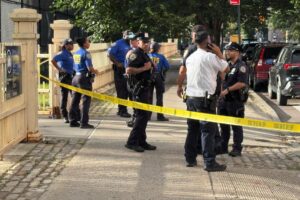14-year-old boy shot near NYC park by gunman dressed in head-to-toe black: cops 14-year-old boy shot near NYC park by gunman dressed in head-to-toe black: cops