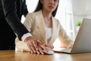 Dear Abby: I still want to date my co-worker after breaking things off with her Dear Abby: I still want to date my co-worker after breaking things off with her